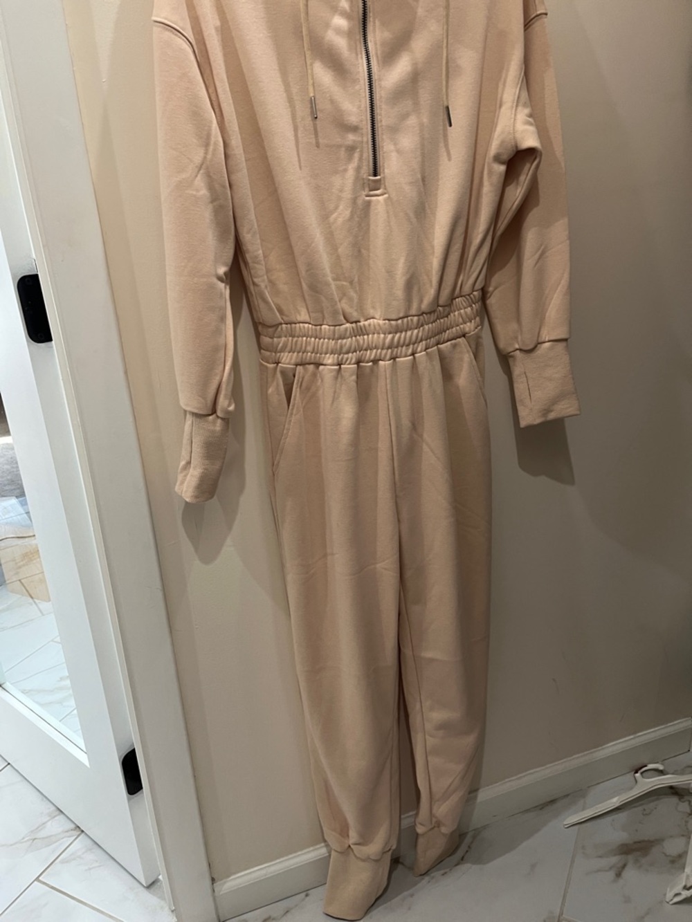 😬😬Beige Hooded Zip-Front Jumpsuit